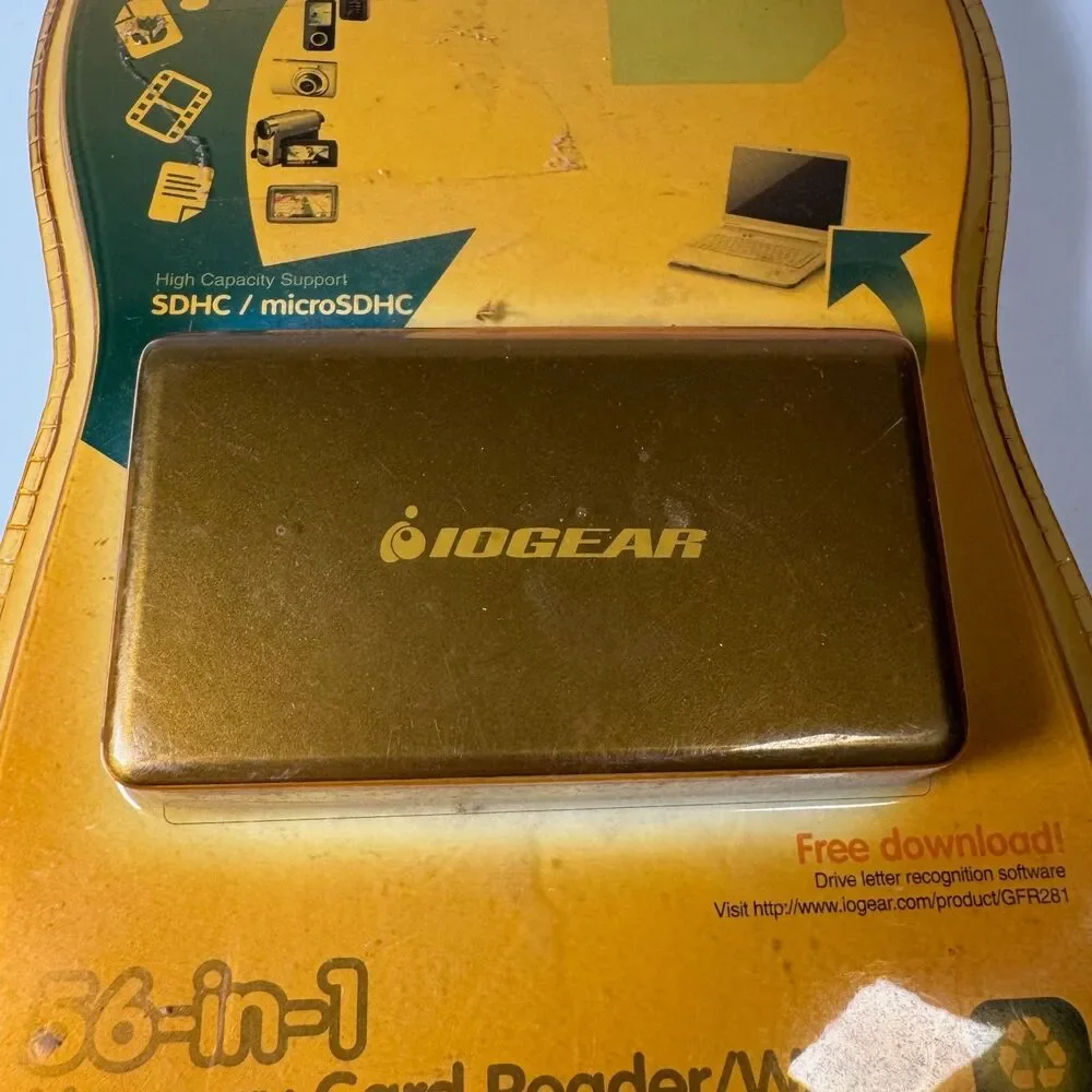 IOGEAR 56-in-1 Memory Card Reader Writer GFR281 USB 2.0 SD SDHC MicroSD NIP New